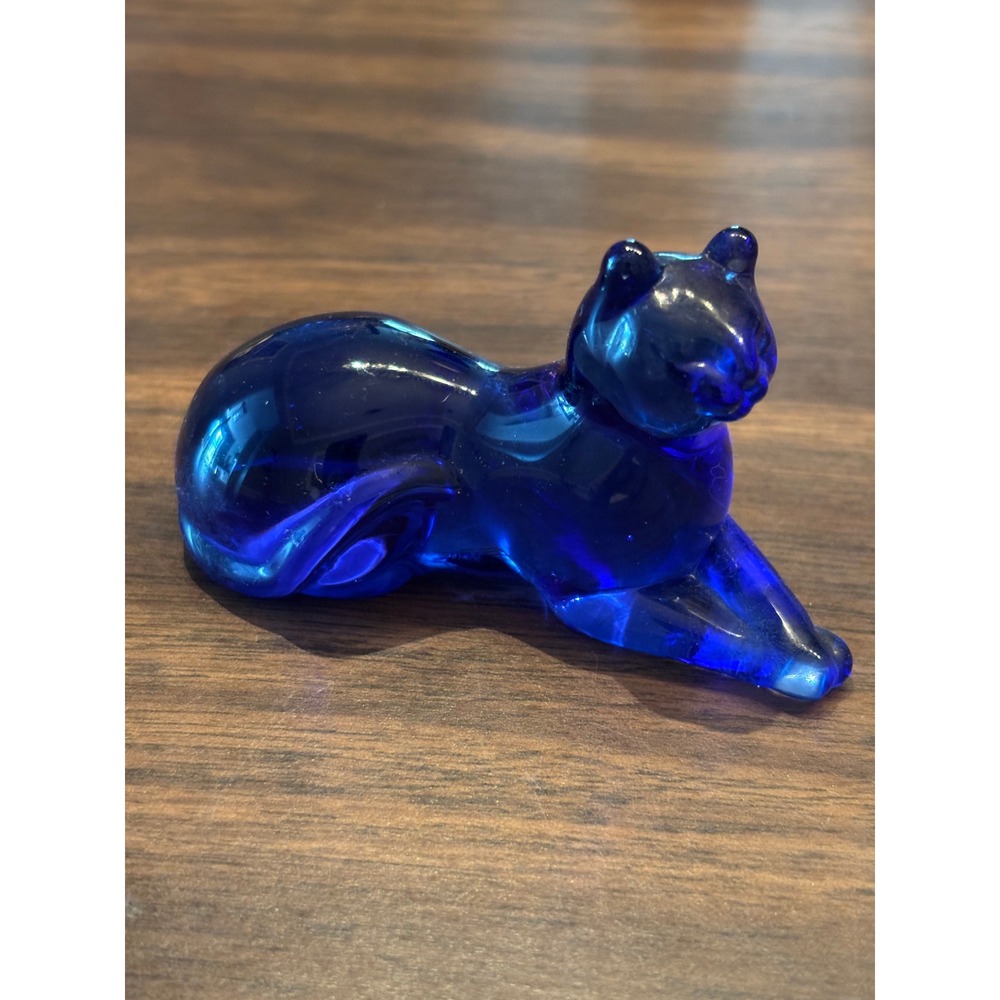 Franklin Mint 1986 Cobalt Blue Glass Cat Figurine Vintage Reclining Feline
